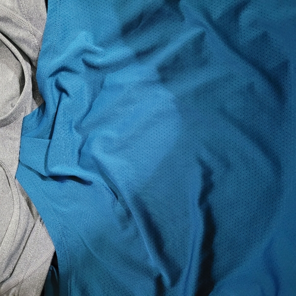 Fabletics top with built-in bra - Picture 7 of 10